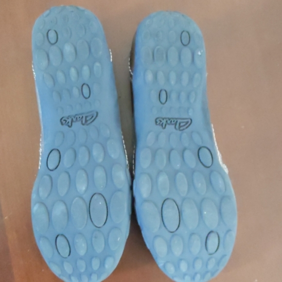 Gold shoes - Picture 3 of 3